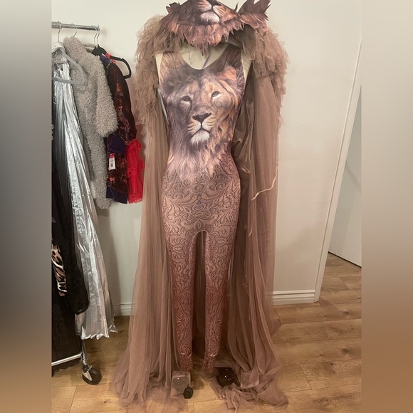 Lioness Halloween costume - Picture 6 of 6